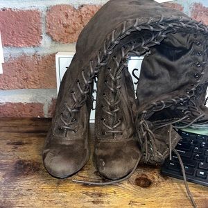 Shoe Dazzle Knee High Heeled Boots